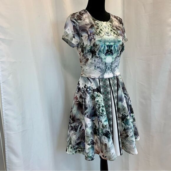 BEBE women’s blue green floral short sleeve skater dress Sz S - Picture 3 of 13
